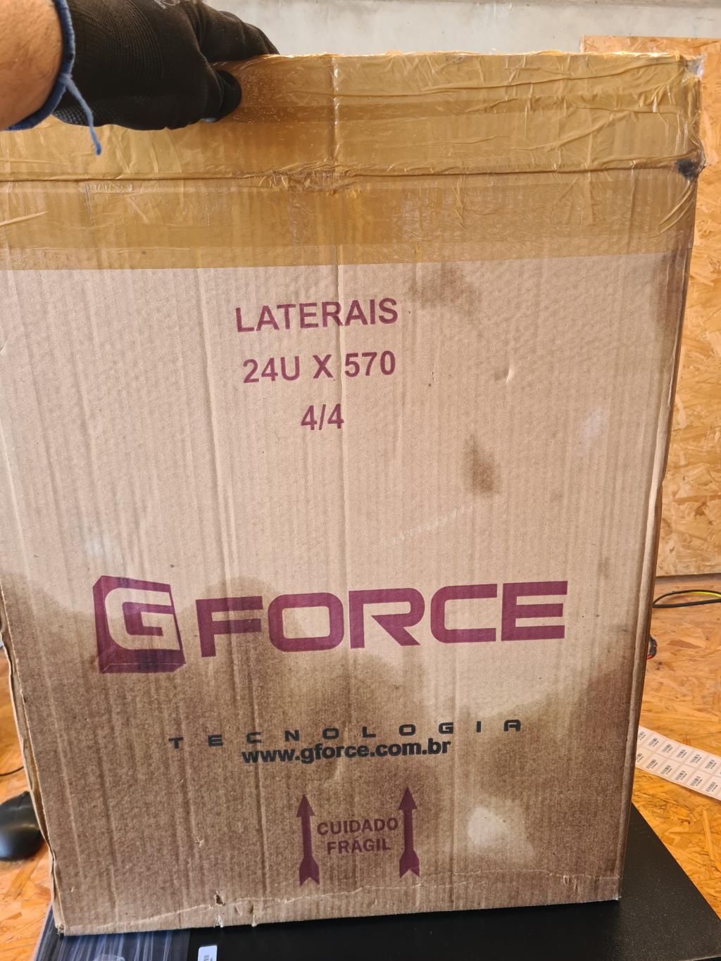 Caixa de ferramentas ou equipamento GForce