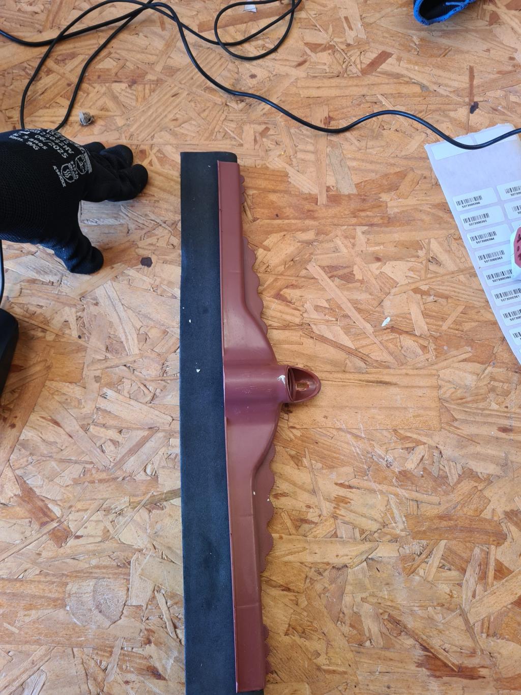 Rodo de limpeza com lâmina de borracha