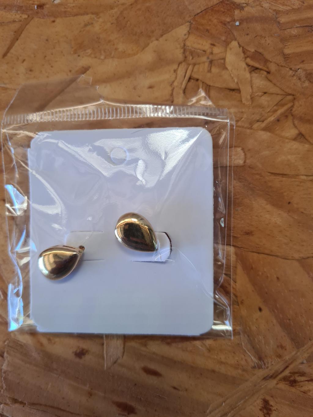 Brinco gota dourado