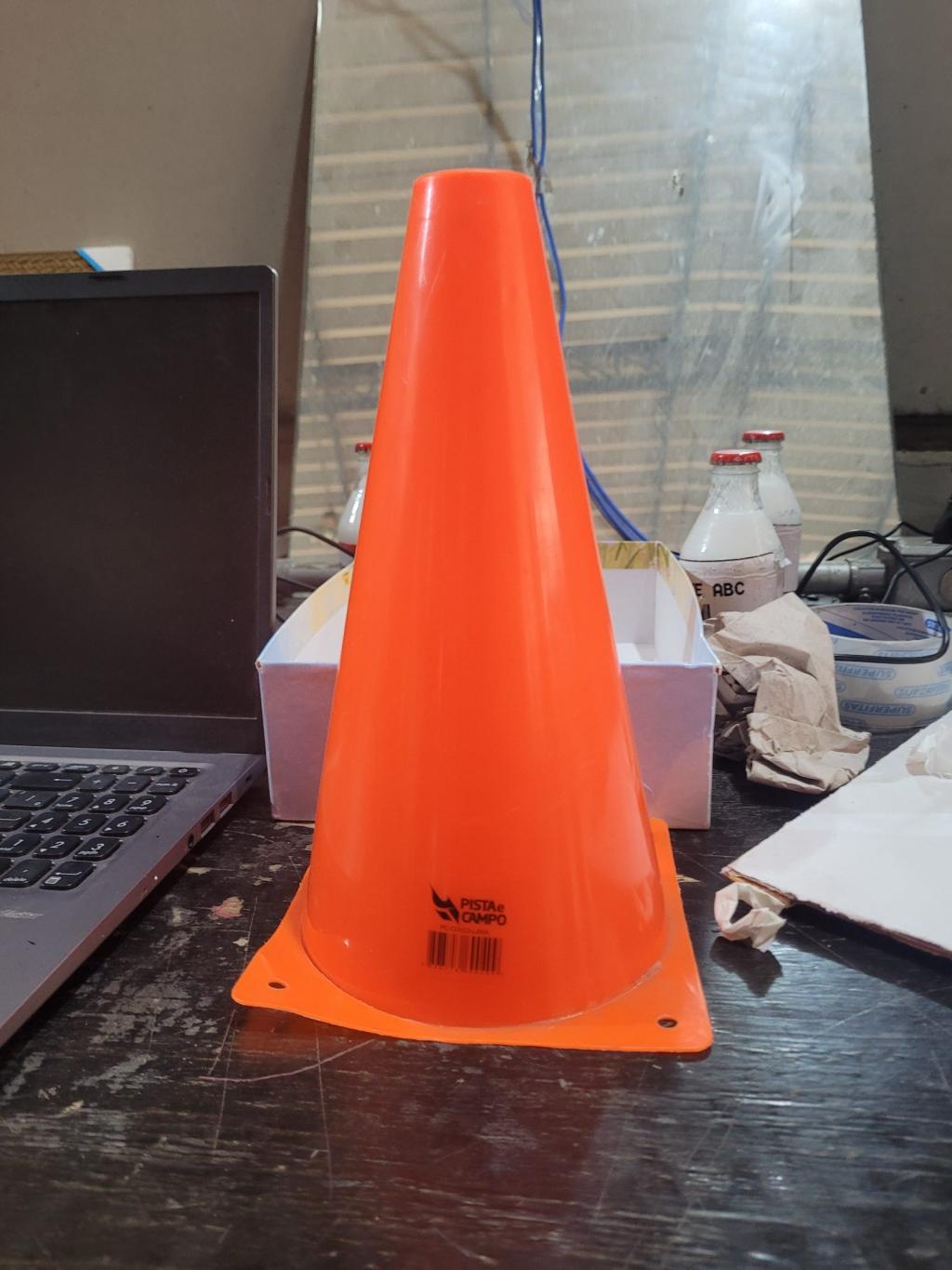 Cone de sinalização de trânsito
