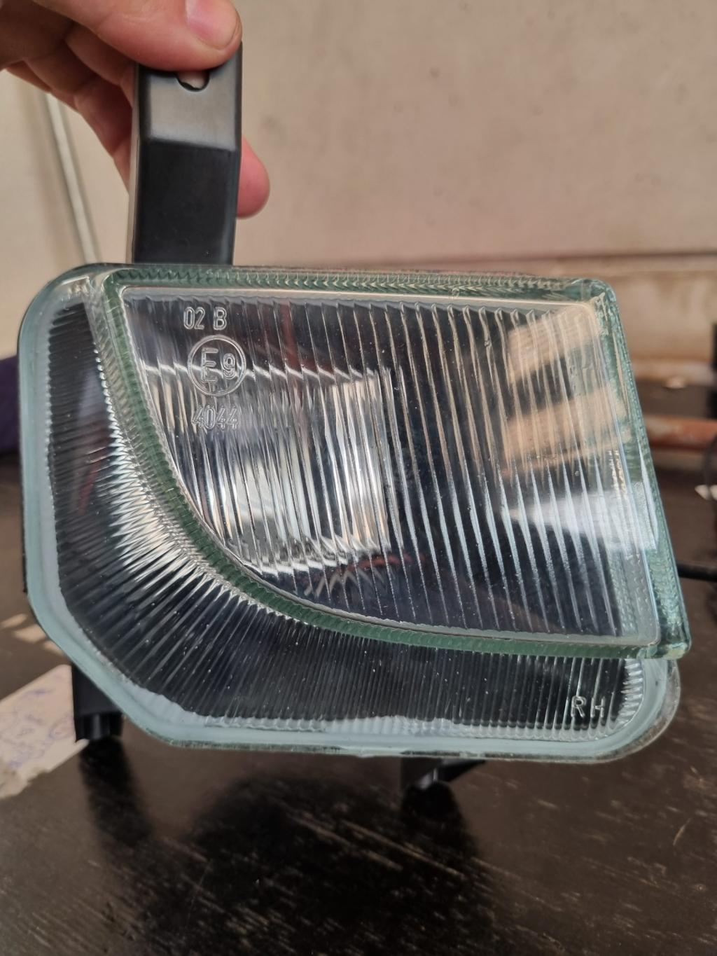 Farol ou lanterna automotiva dianteira