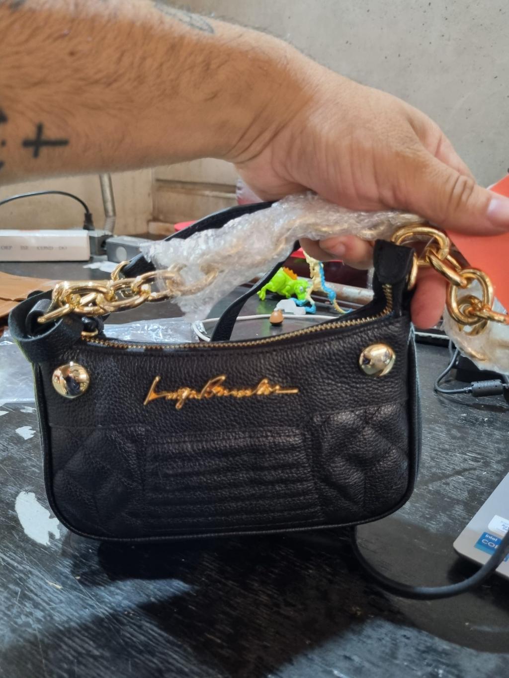 Bolsa feminina pequena de couro sintético