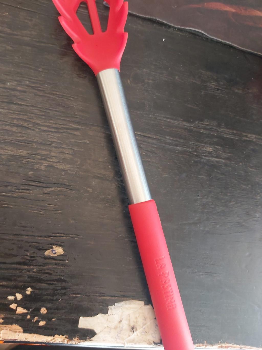 Pegador de silicone com cabo de metal