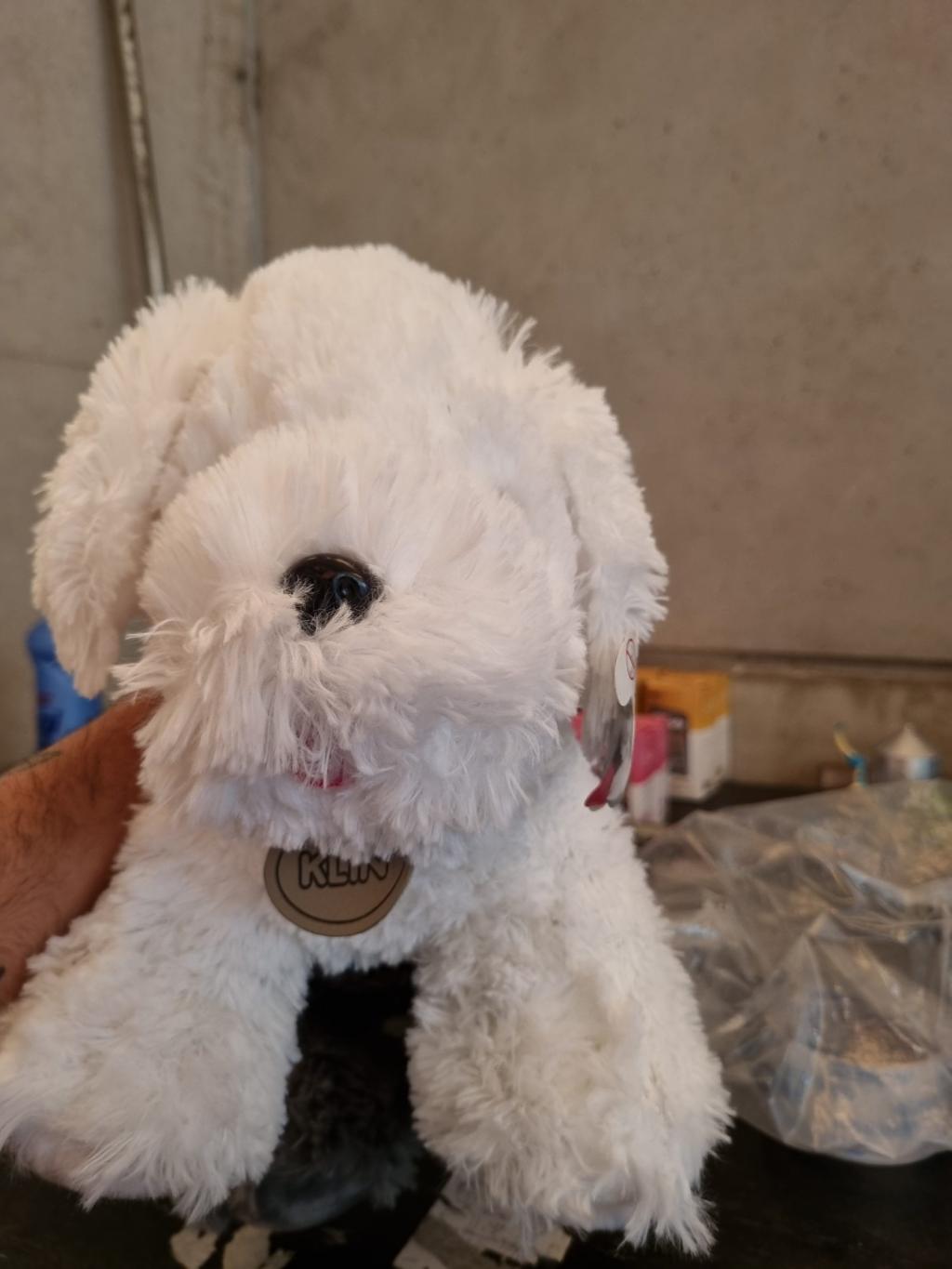 Pelúcia de cachorro branco