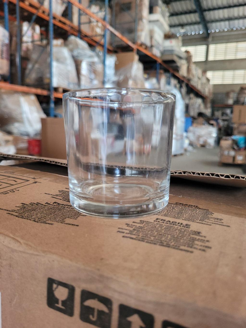 Copo de vidro transparente