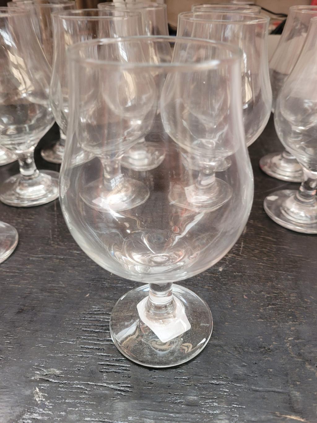 Conjunto de copos de vidro tipo taça