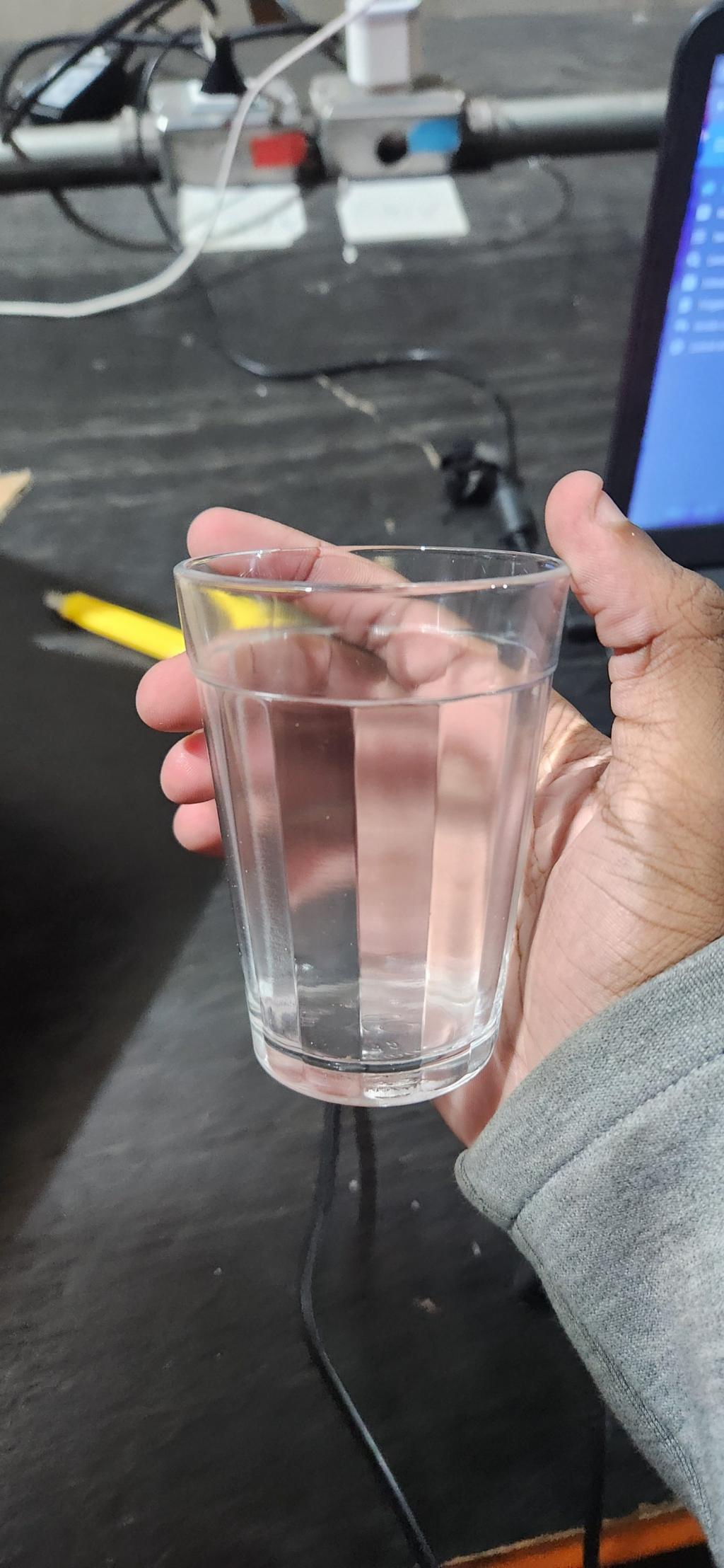 Copo de vidro transparente