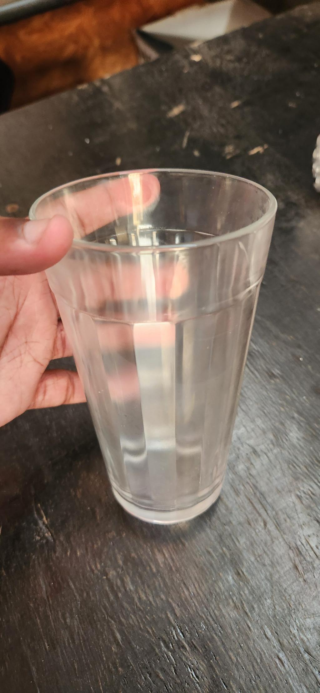 Copo de vidro transparente
