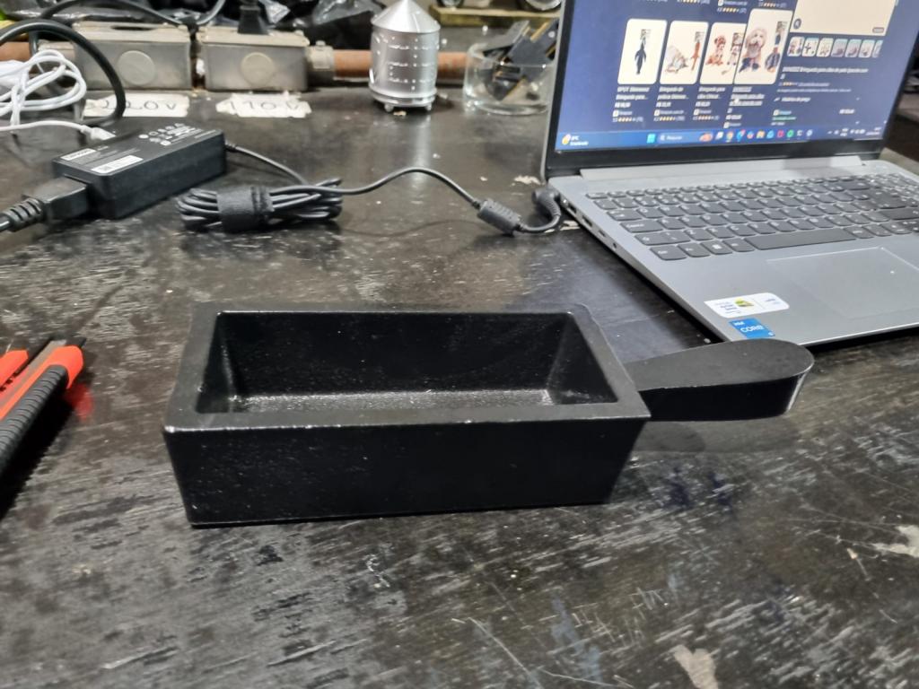 Forma de ferro fundido retangular com cabo