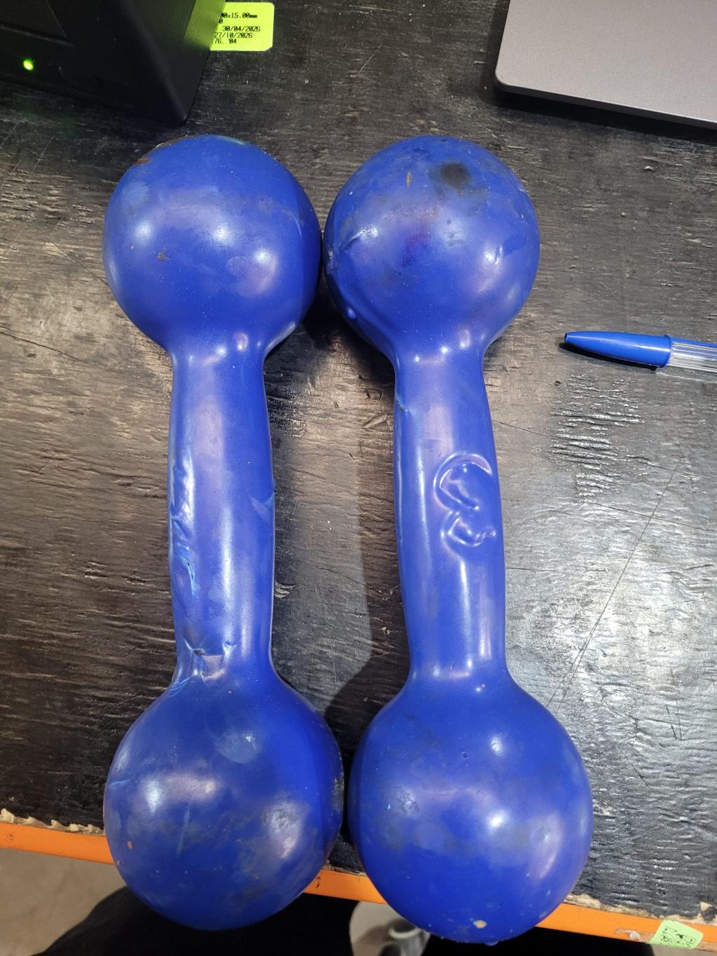 Par de halteres de plástico azul