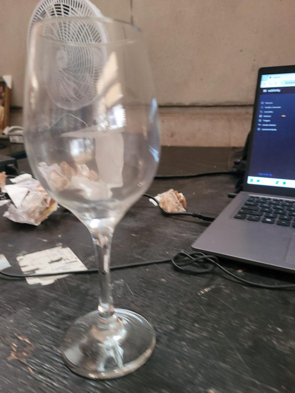 Taça de vidro para vinho ou bebida