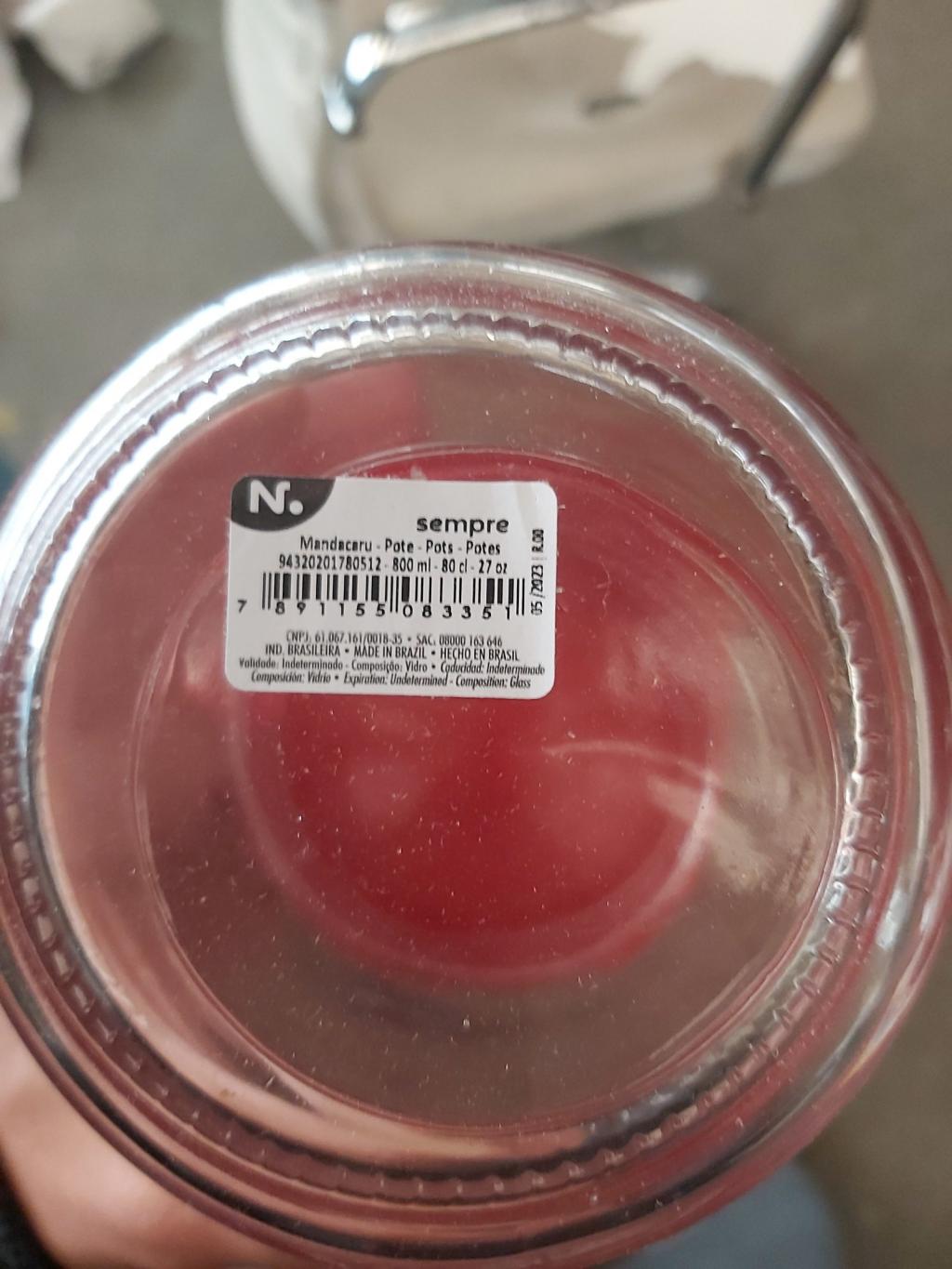 Pote de vidro com tampa metálica