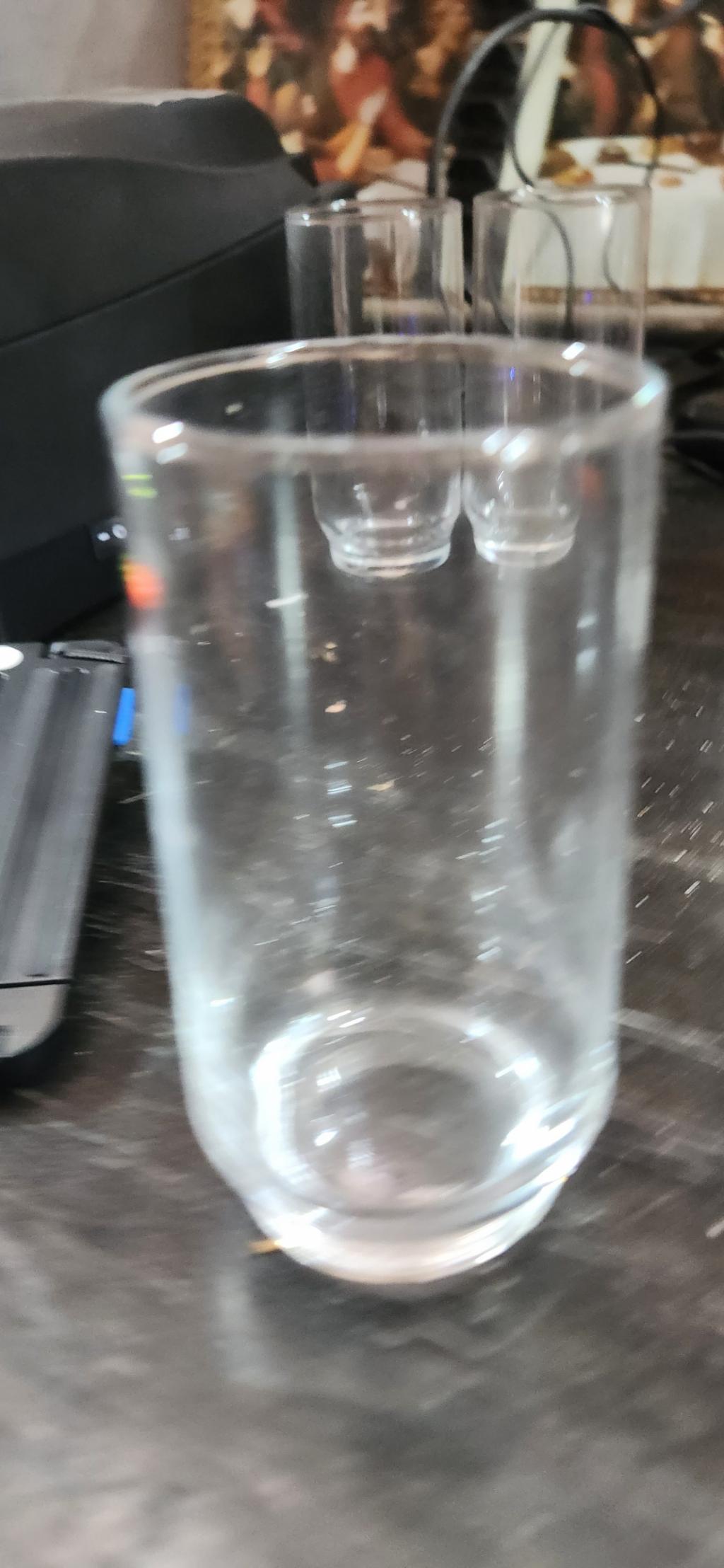 Copo de vidro transparente