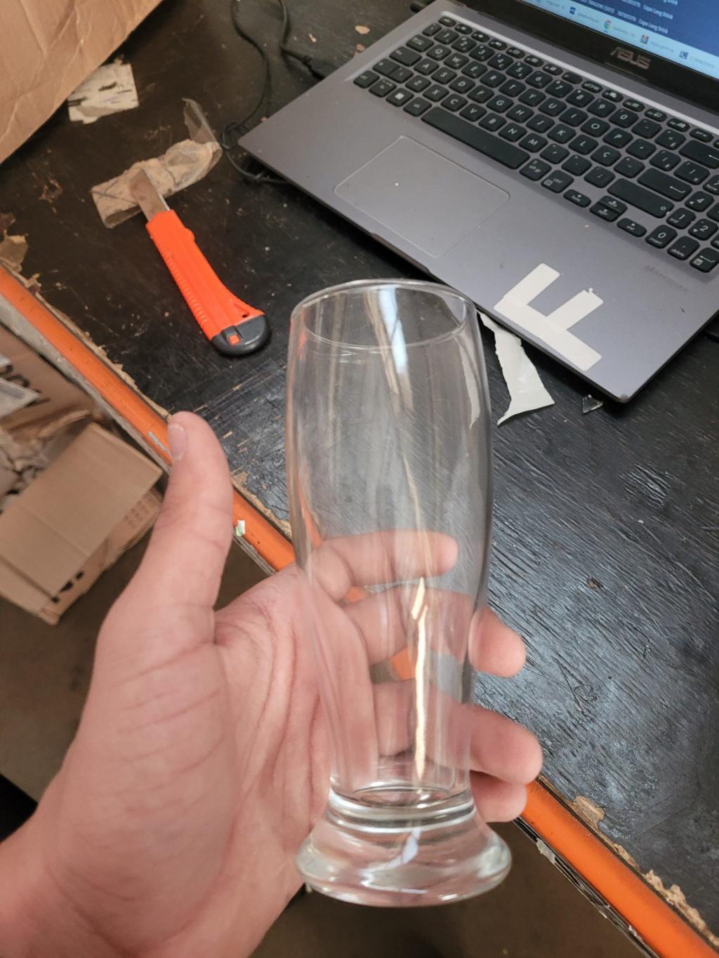 Copo de vidro para cerveja tipo tulipa