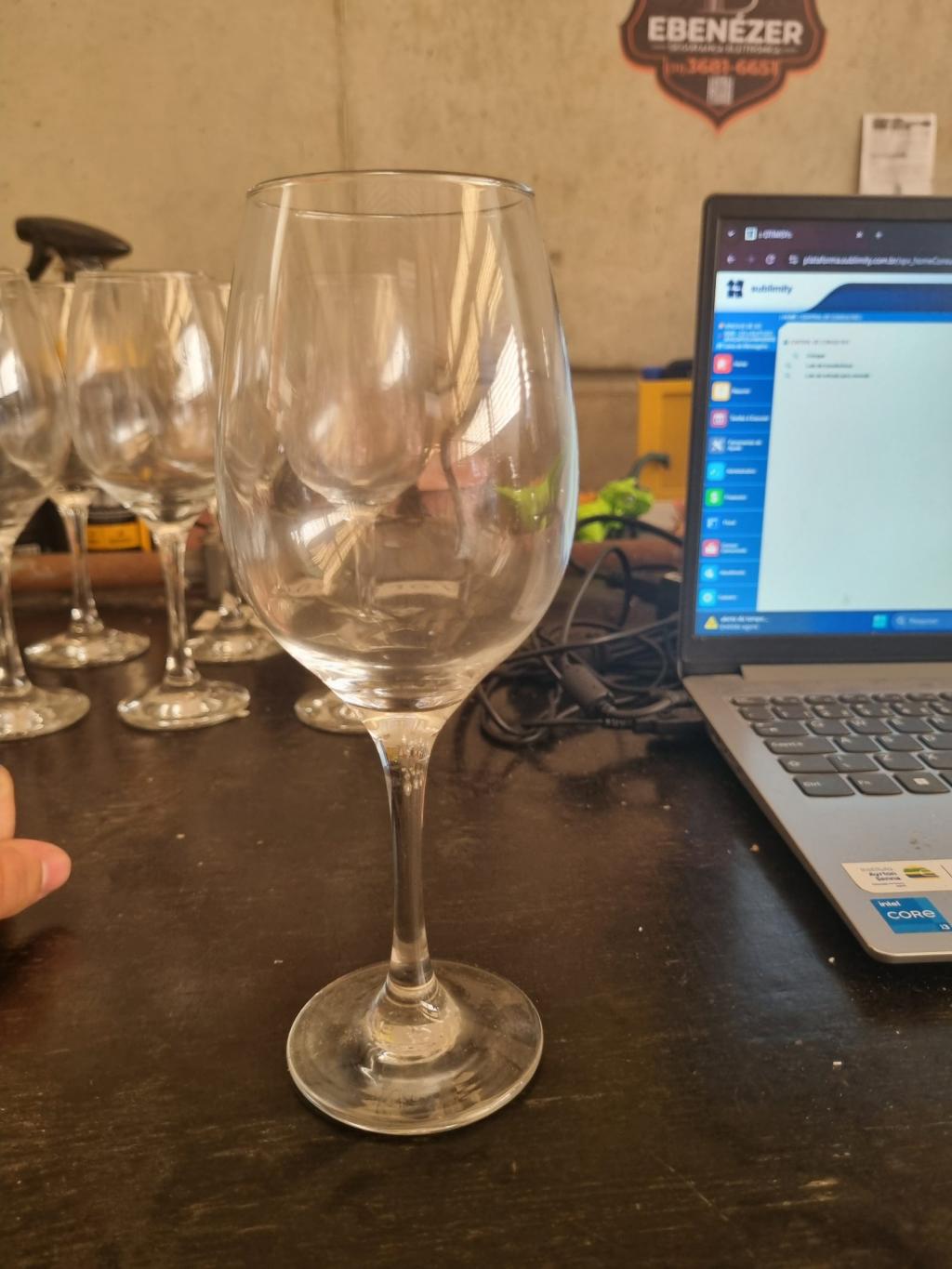 Taça de vidro para vinho