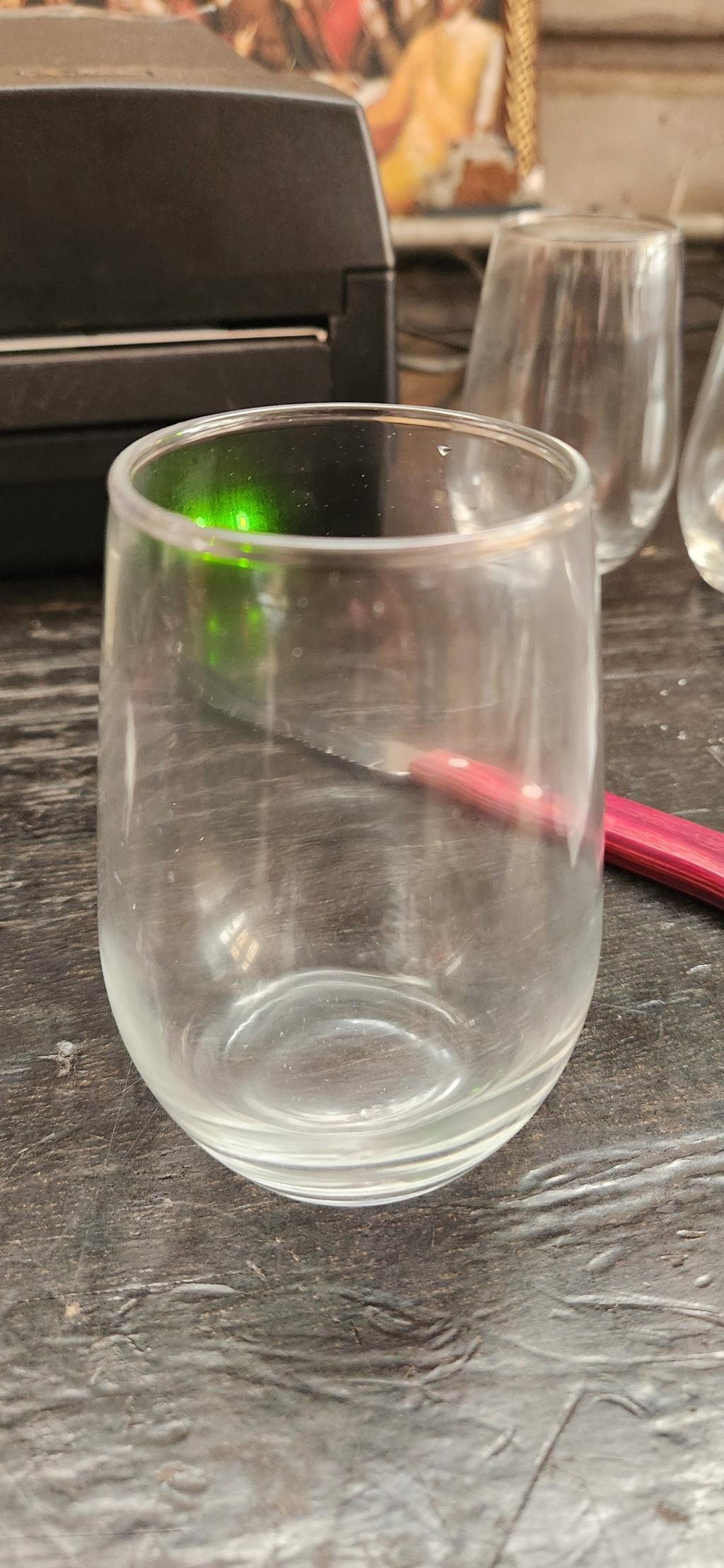 Copo de vidro transparente
