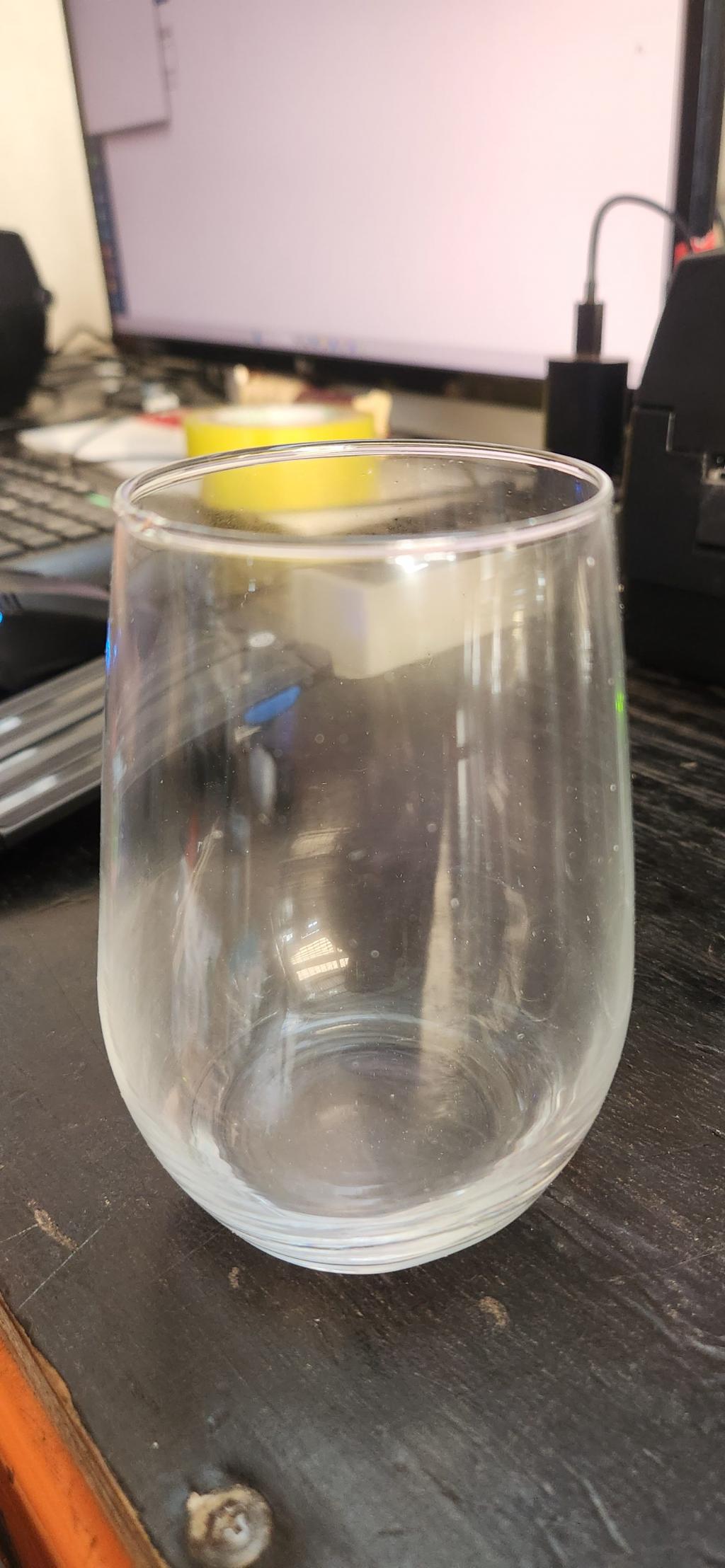 Copo de vidro transparente