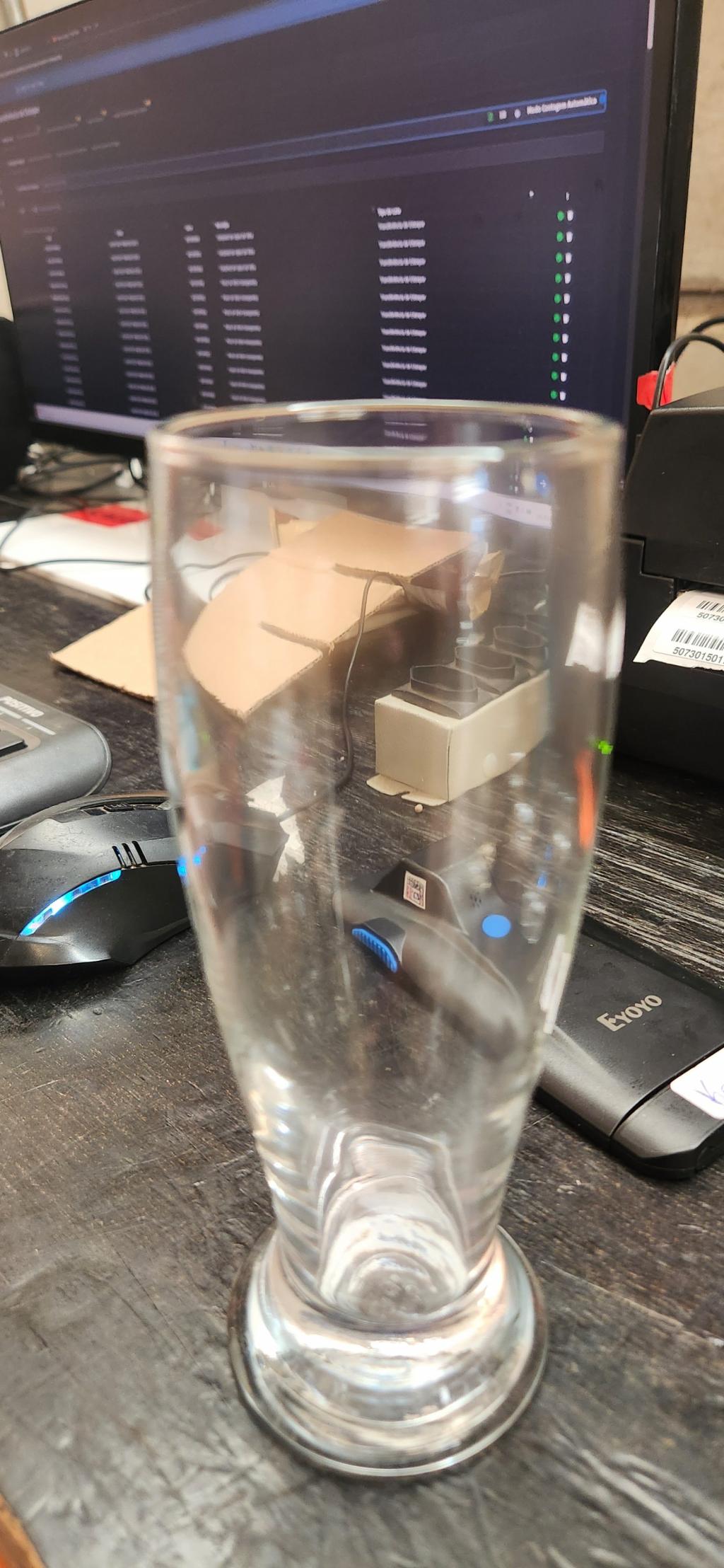 Copo de vidro tipo caneca
