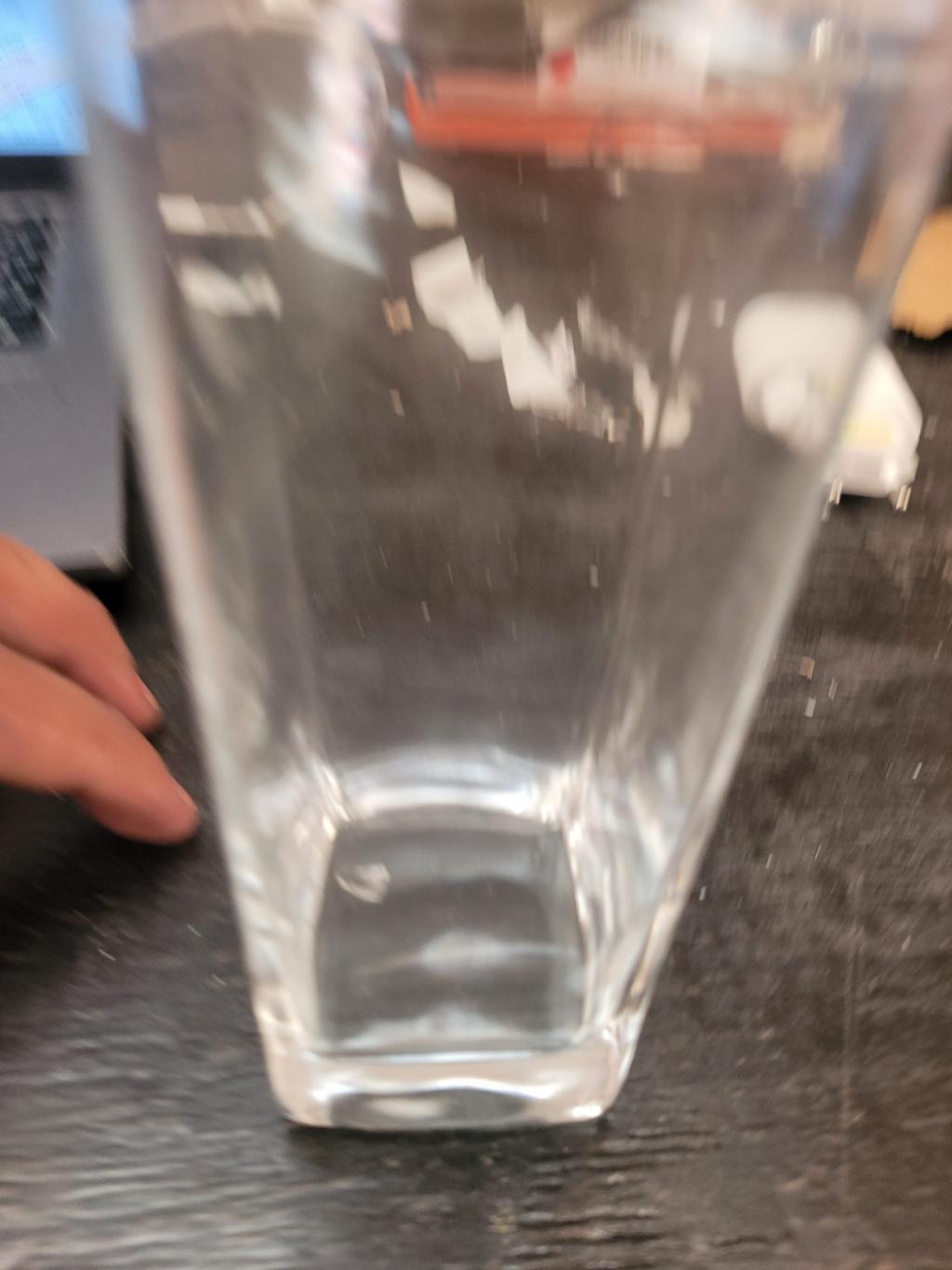 Copo de vidro transparente
