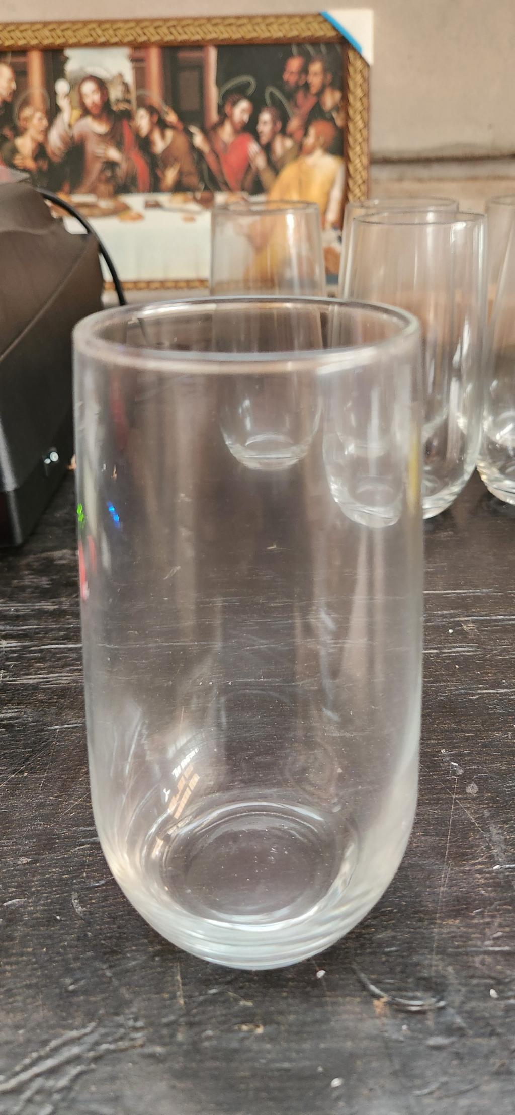 Copo de vidro transparente