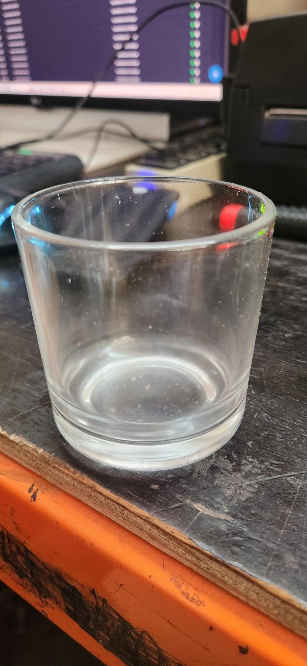 Copo de vidro transparente