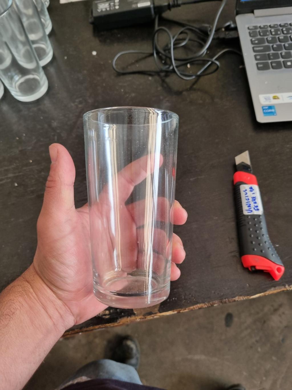 Copo de vidro transparente