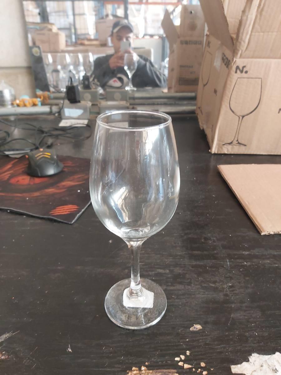 Taça de vidro para vinho