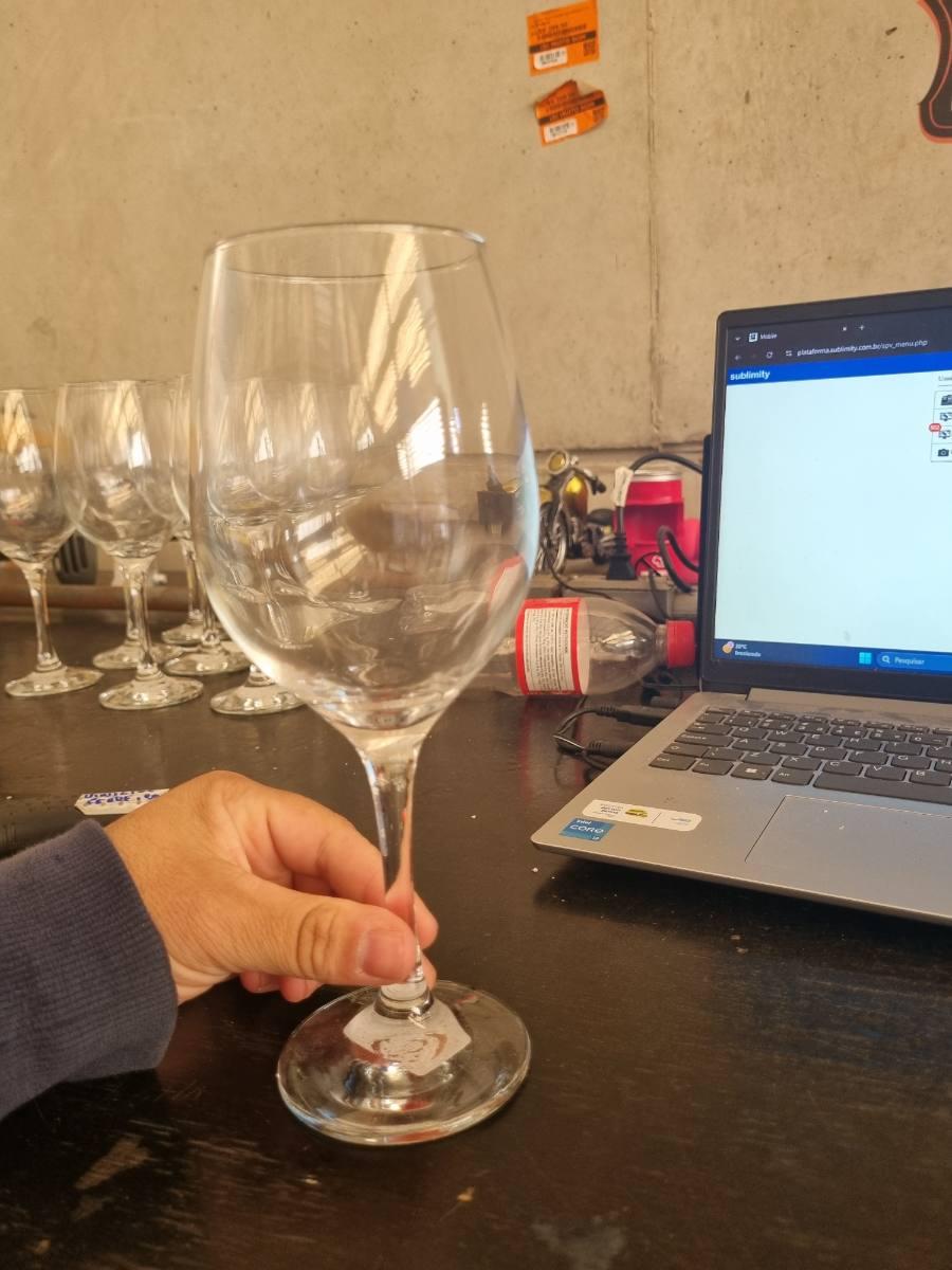 Taça de vidro para vinho
