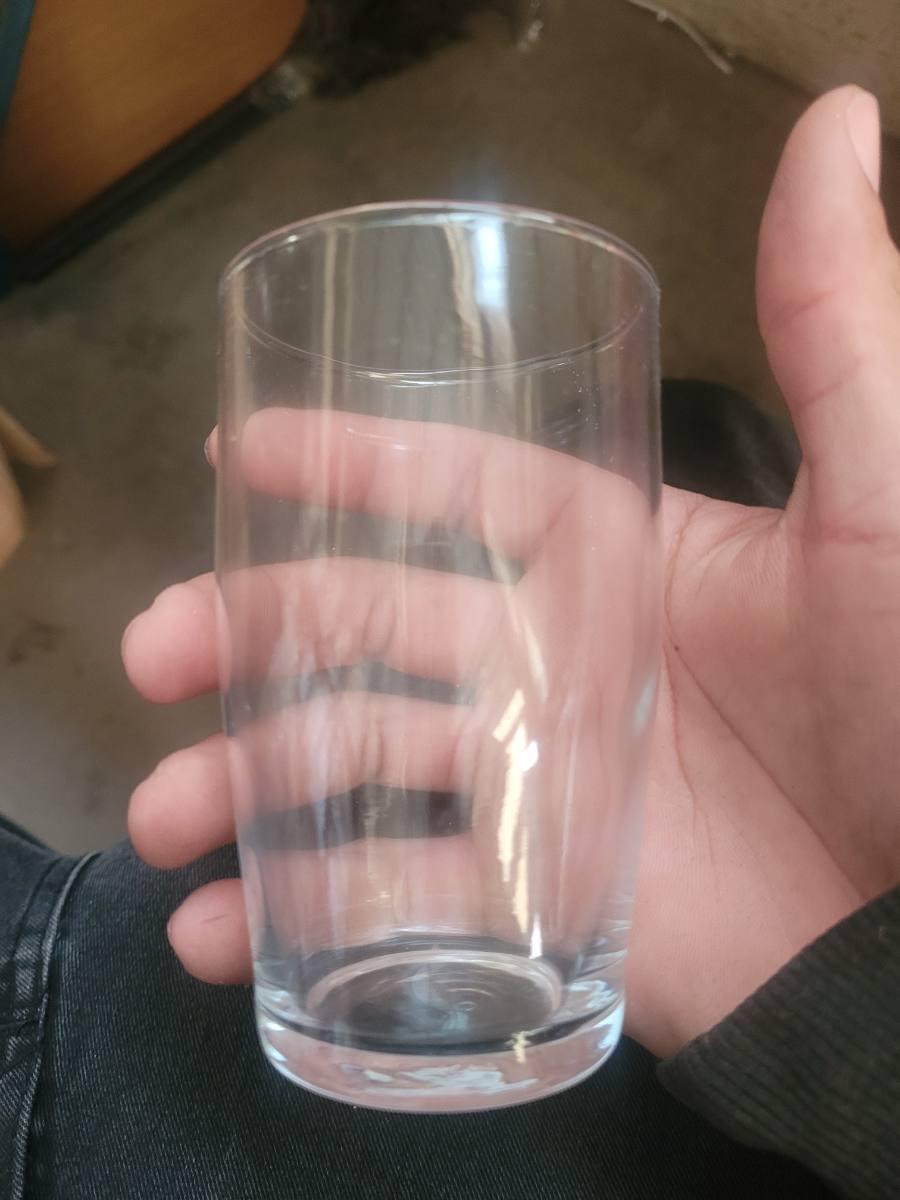 Copo de vidro transparente