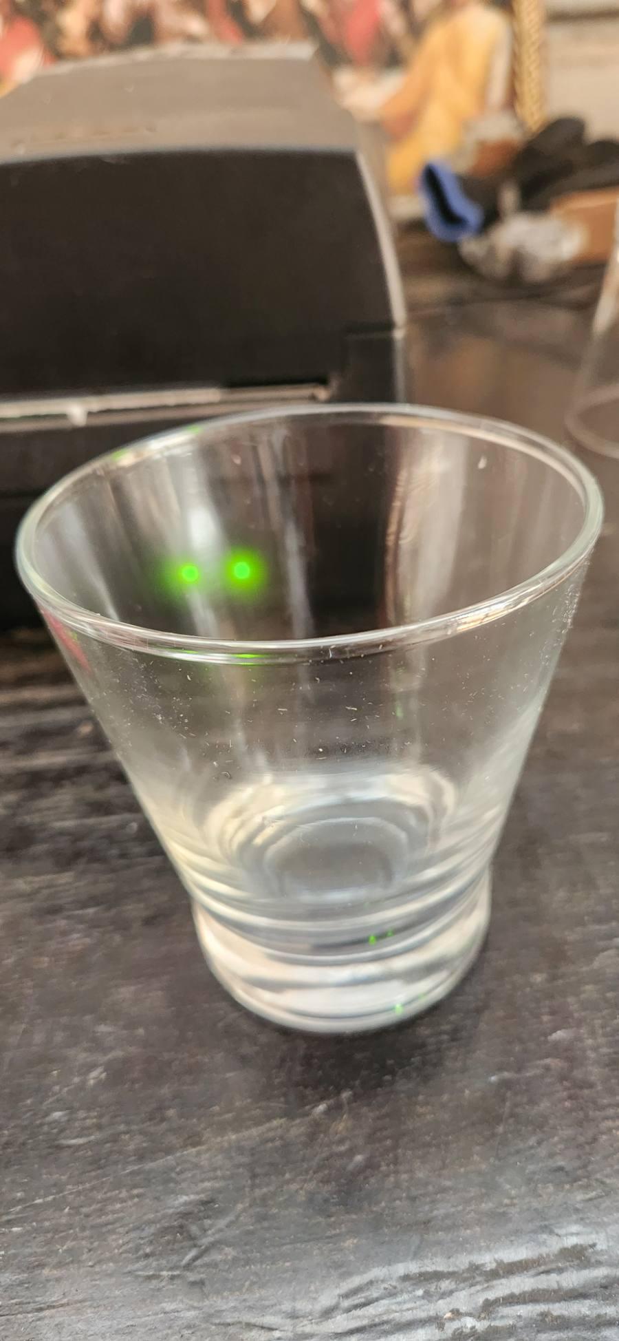 Copo de vidro transparente