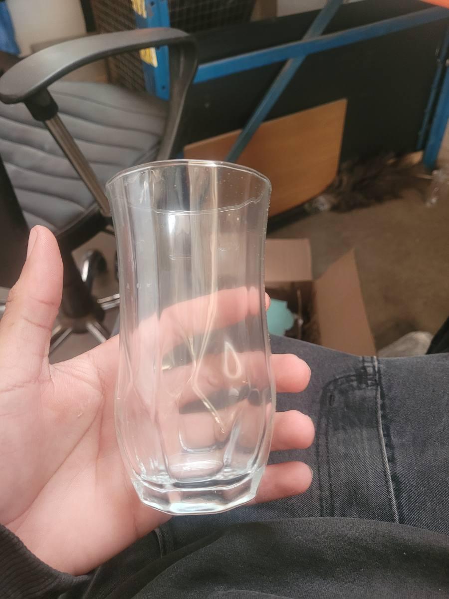 Copo de vidro transparente