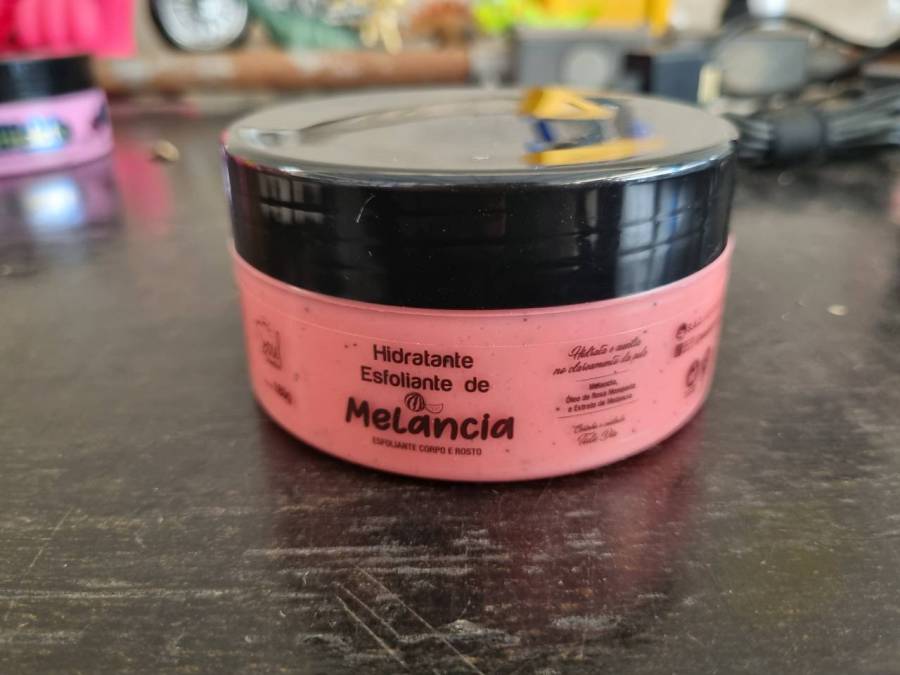 Hidratante Esfoliante de Melancia para corpo e rosto
