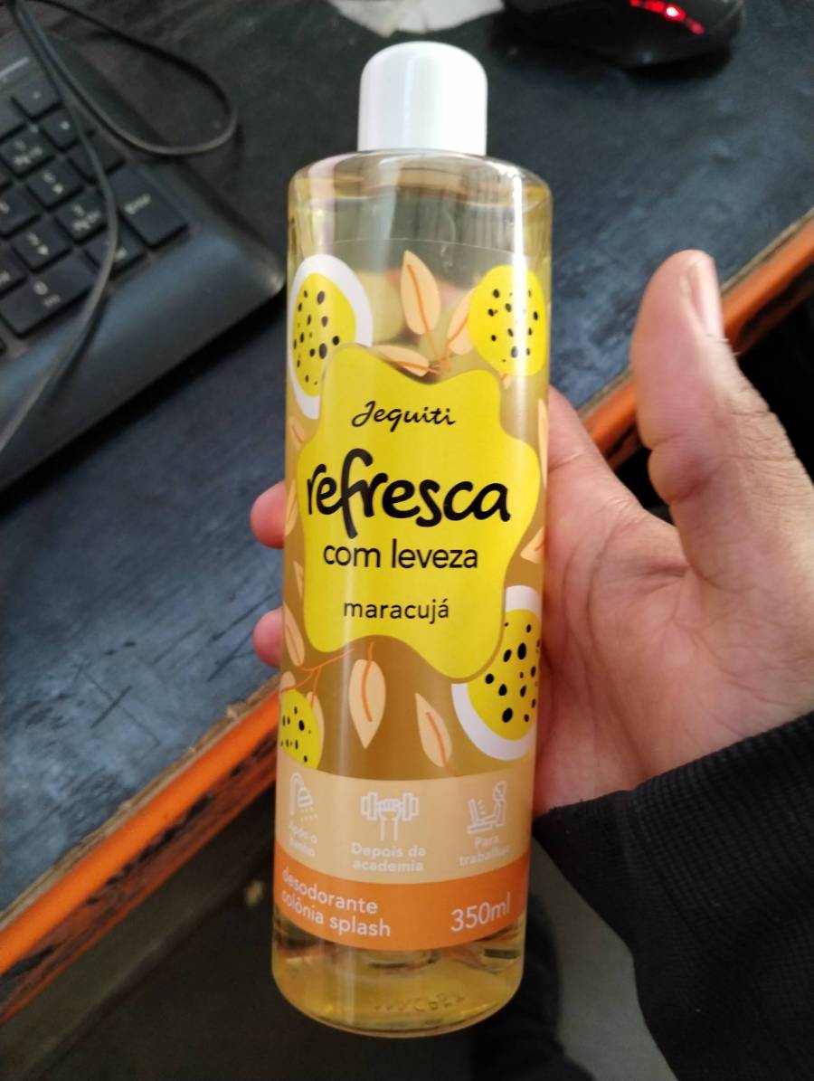 Desodorante colônia splash refreca com leveza maracujá
