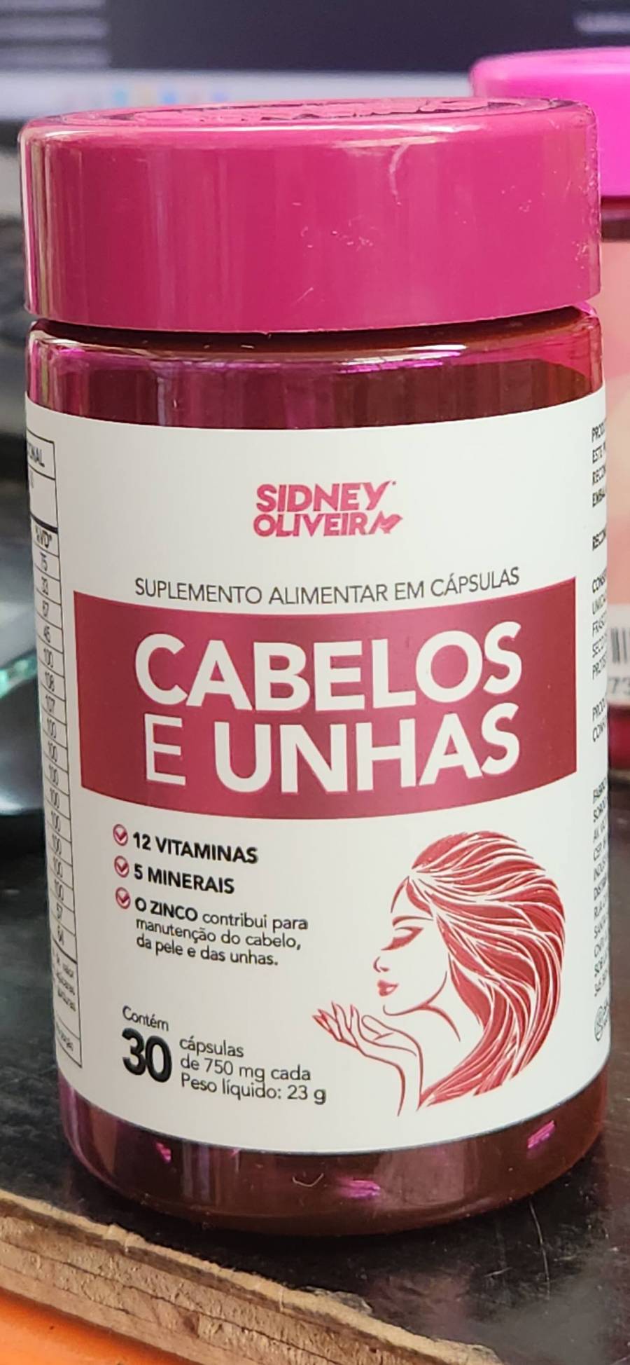 Suplemento alimentar em cápsulas para cabelos e unhas