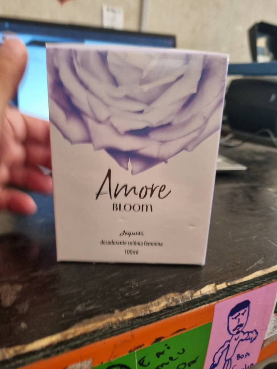 Desodorante colônia feminina Amore Bloom
