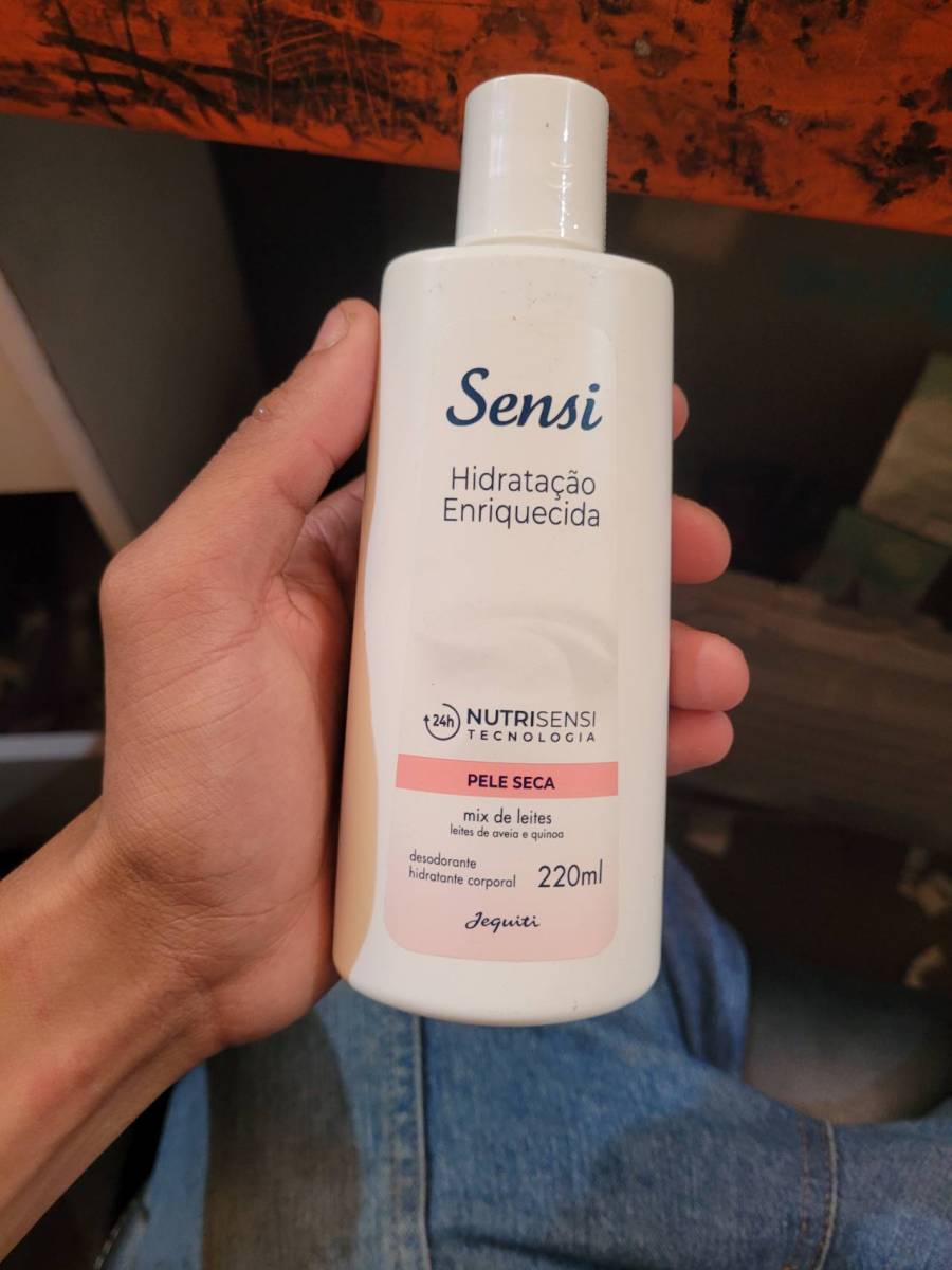 Desodorante hidratante corporal Sensi Hidratação Enriquecida para pele seca