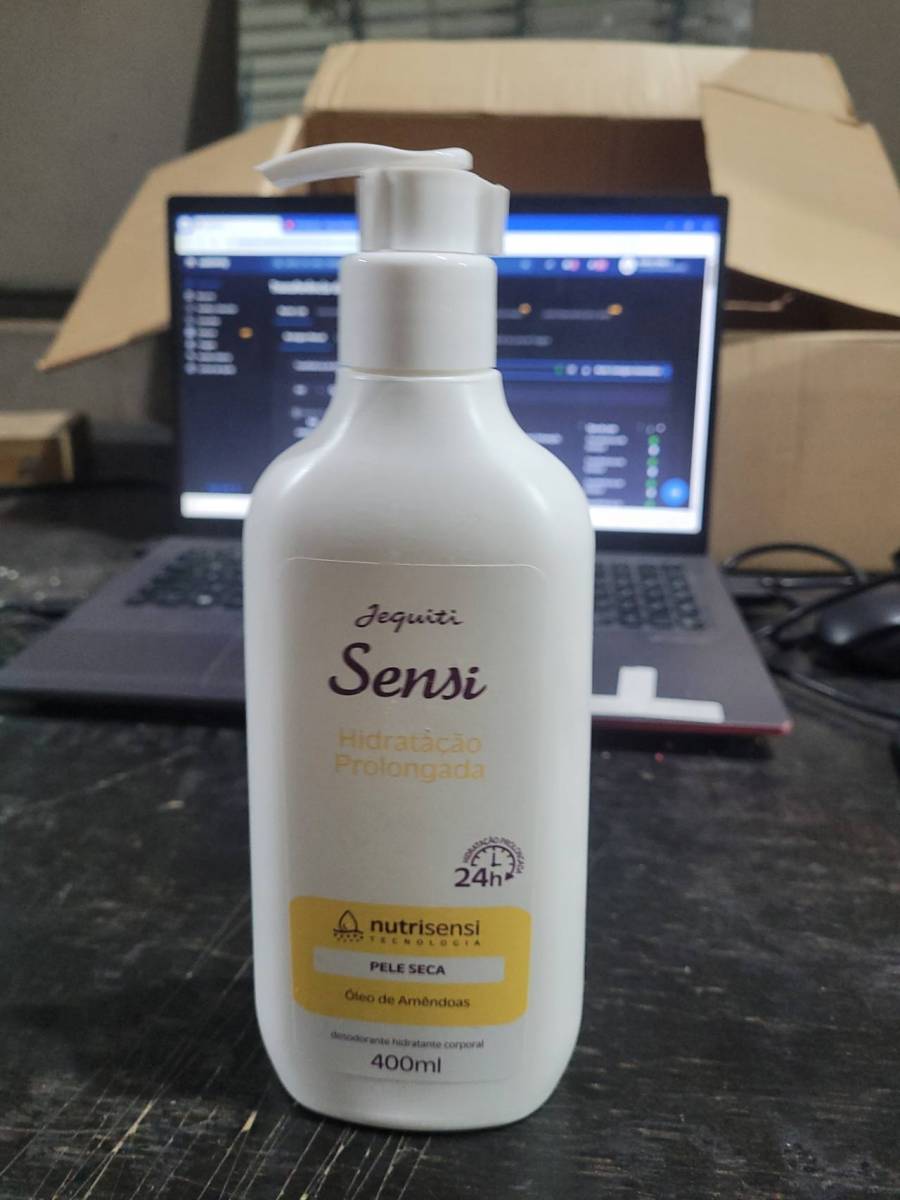 Loção hidratante corporal para pele seca com óleo de amêndoas