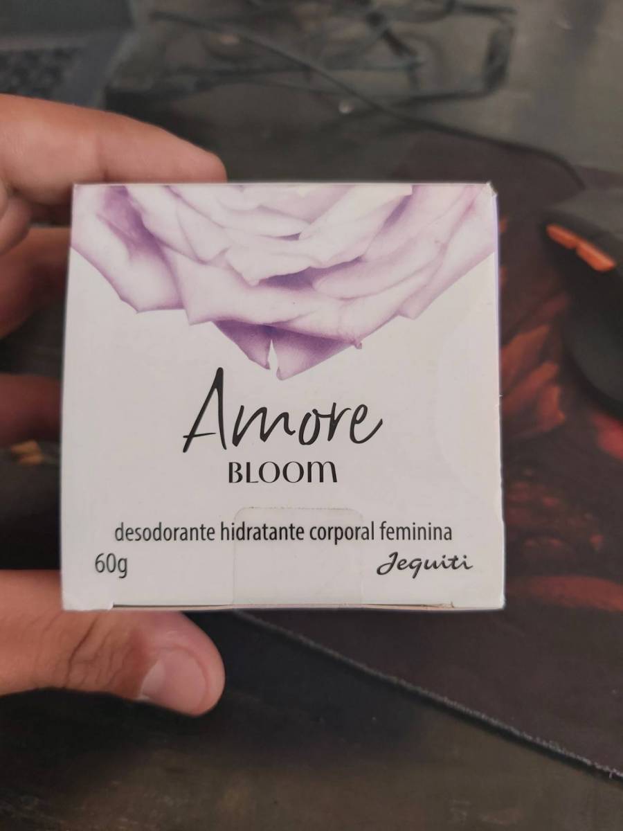 Desodorante hidratante corporal feminina Amore Bloom