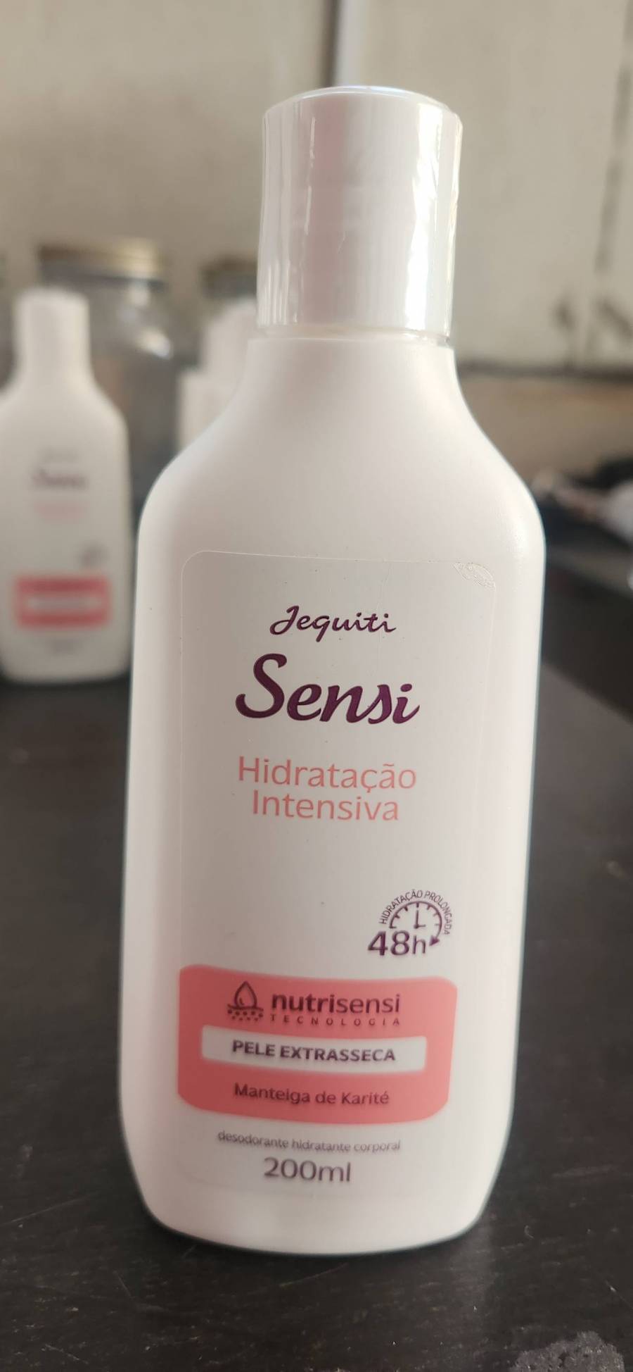 Desodorante hidratante corporal Sensi Hidratação Intensiva para pele extrasseca com manteiga de karité