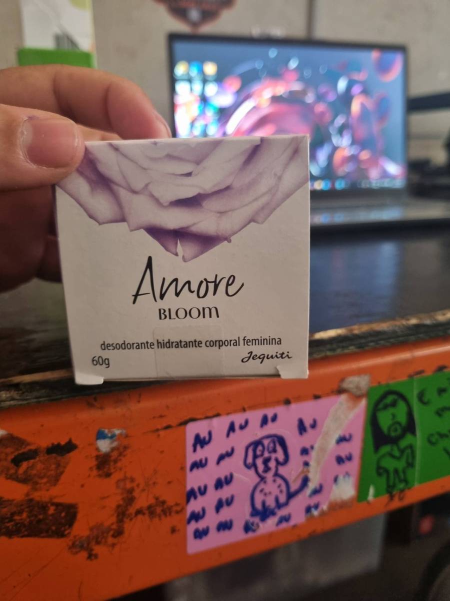 Desodorante hidratante corporal feminina Amore Bloom