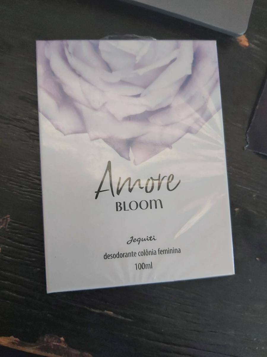 Desodorante colônia feminina Amore Bloom