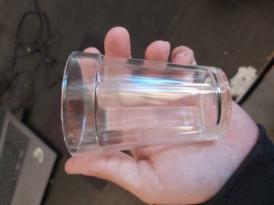 Copo de vidro transparente