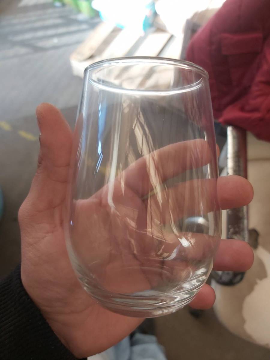 Copo de vidro transparente