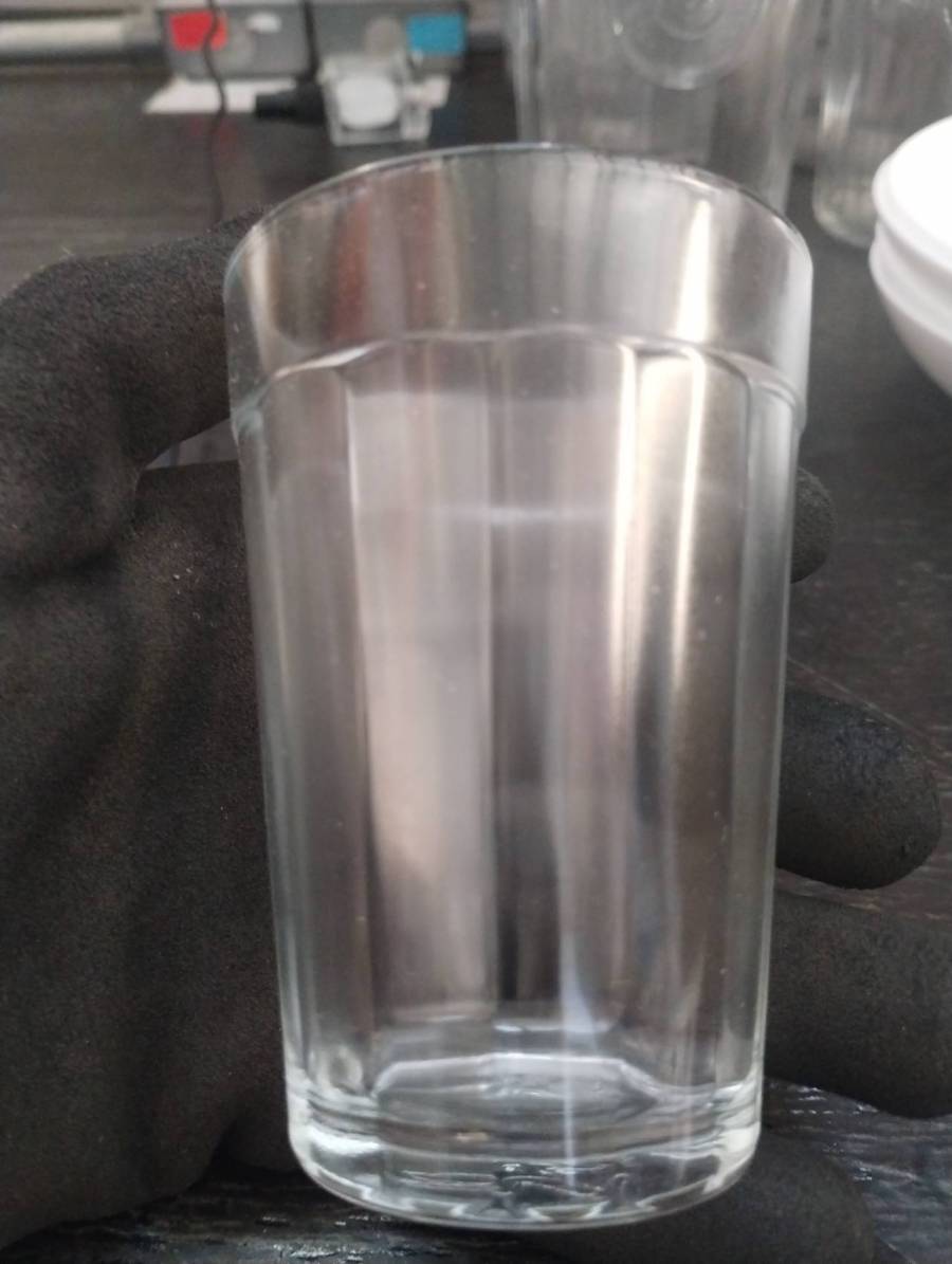 Copo de vidro transparente