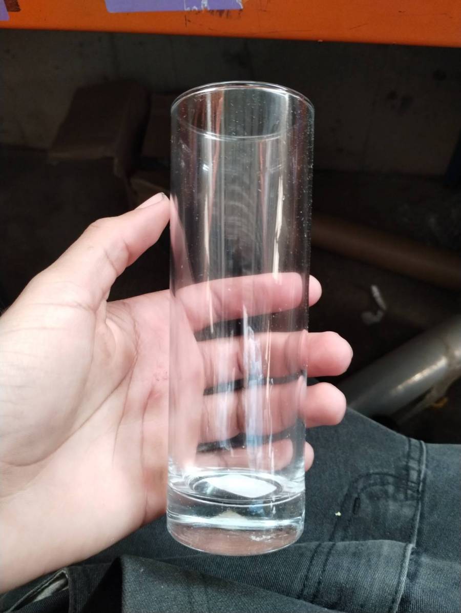 Copo de vidro cilíndrico