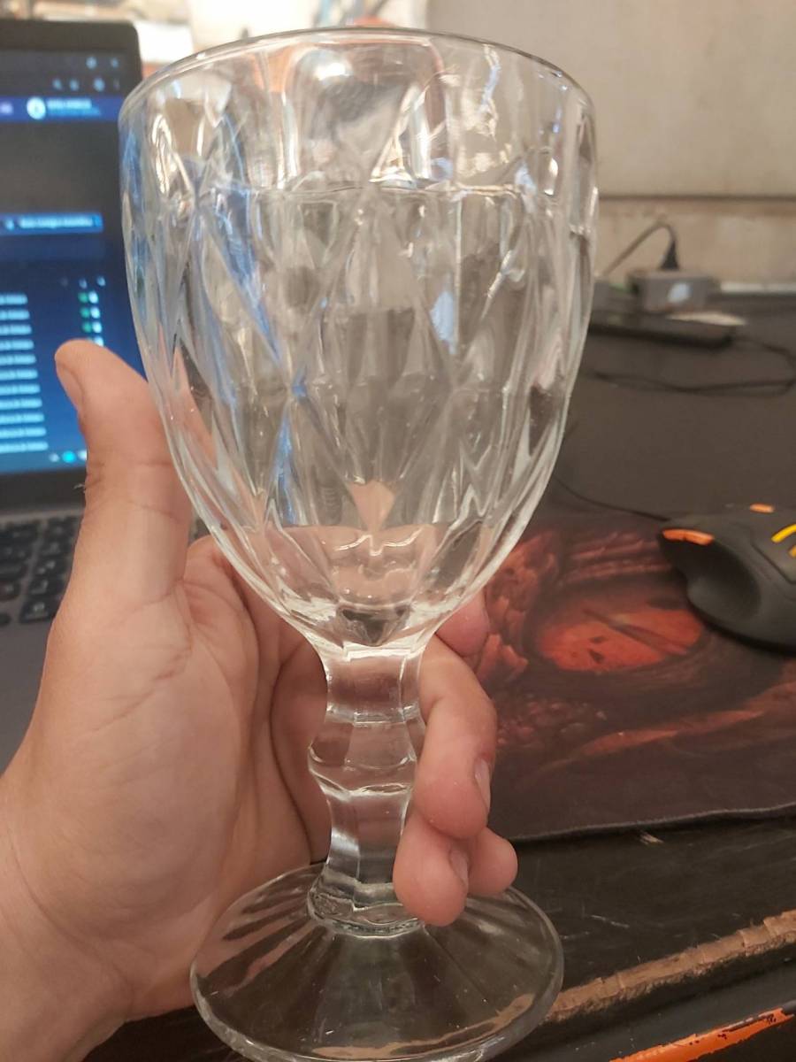 Taça de vidro para vinho