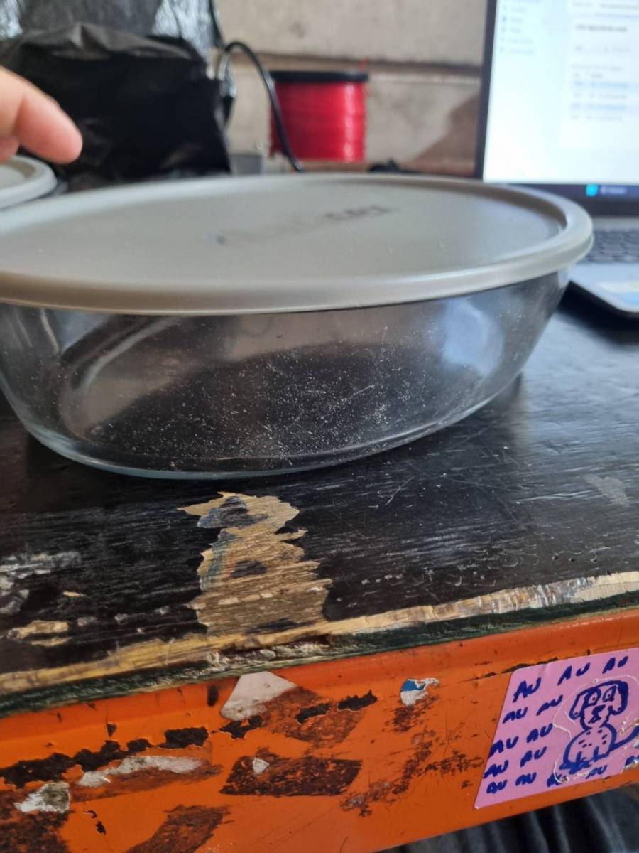 Pote de vidro com tampa plástica