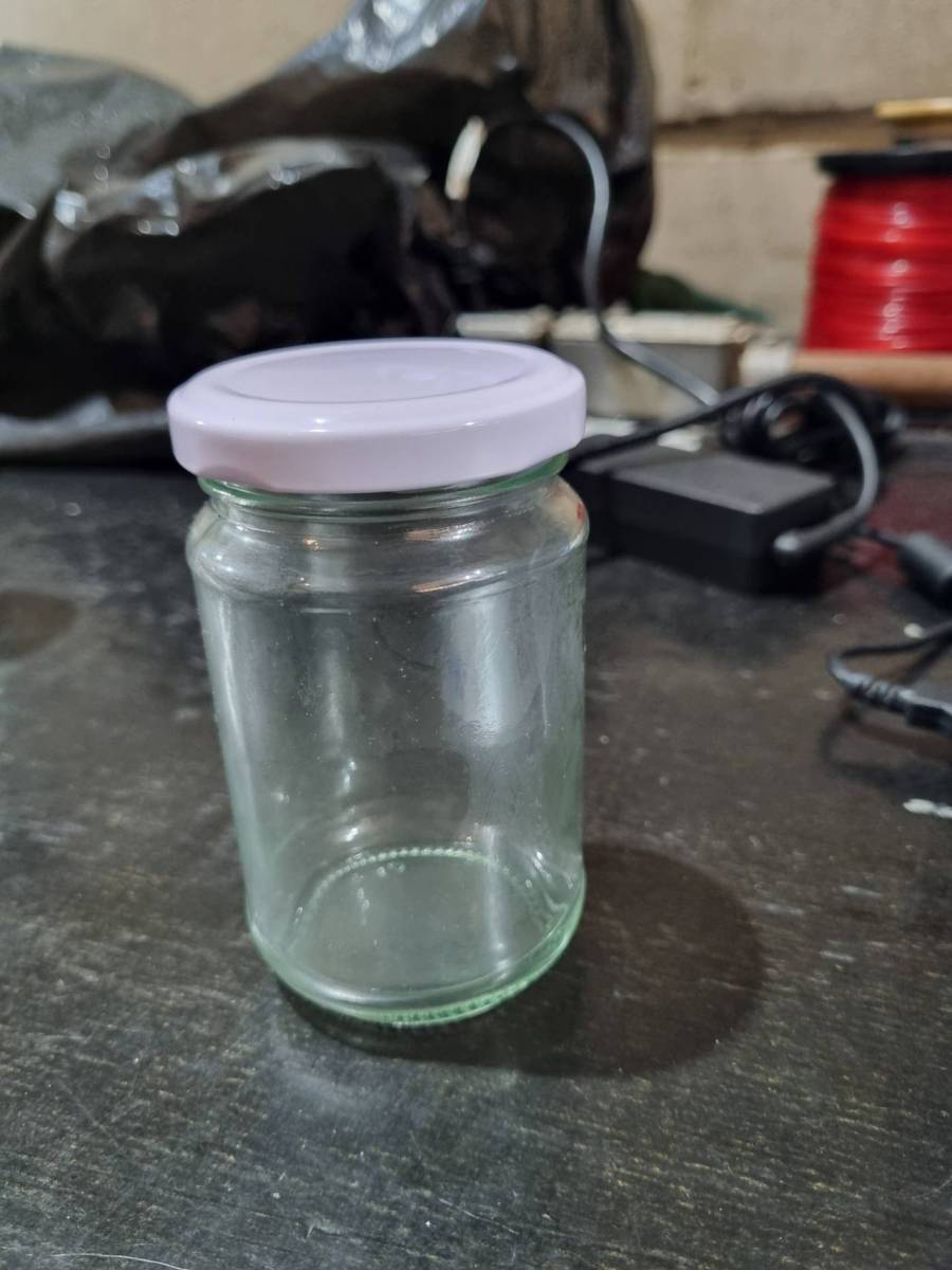 Pote de vidro com tampa plástica