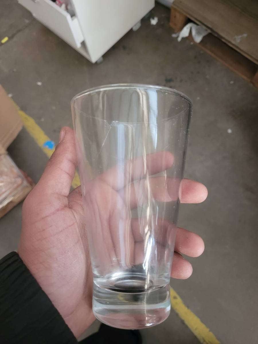 Copo de vidro transparente