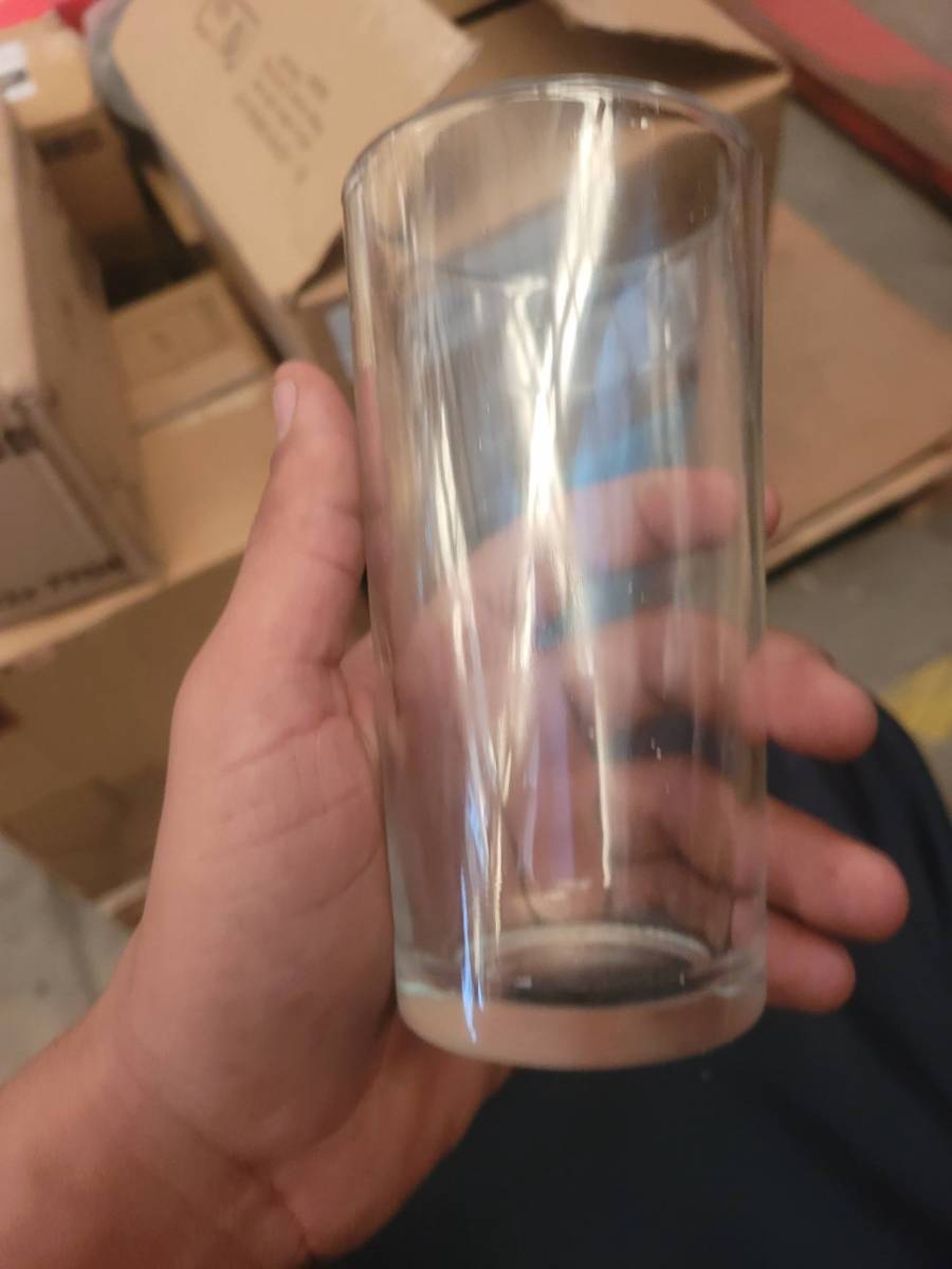 Copo de vidro transparente